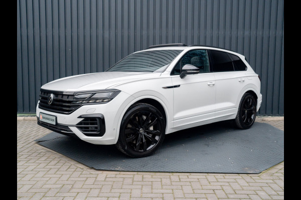 Volkswagen Touareg 3.0 TSi 4MOTION R | Luchtvering | Panodak | Trekhaak | Stoelkoeling | 360 Camera | Black Style | Prijs Rijklaar!!