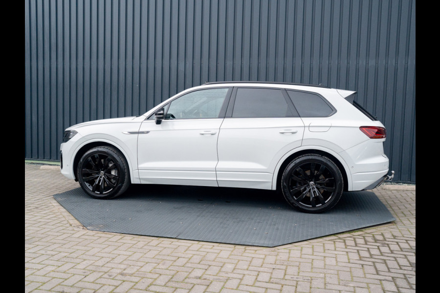 Volkswagen Touareg 3.0 TSi 4MOTION R | Luchtvering | Panodak | Trekhaak | Stoelkoeling | 360 Camera | Black Style | Prijs Rijklaar!!