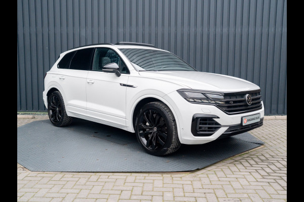 Volkswagen Touareg 3.0 TSi 4MOTION R | Luchtvering | Panodak | Trekhaak | Stoelkoeling | 360 Camera | Black Style | Prijs Rijklaar!!