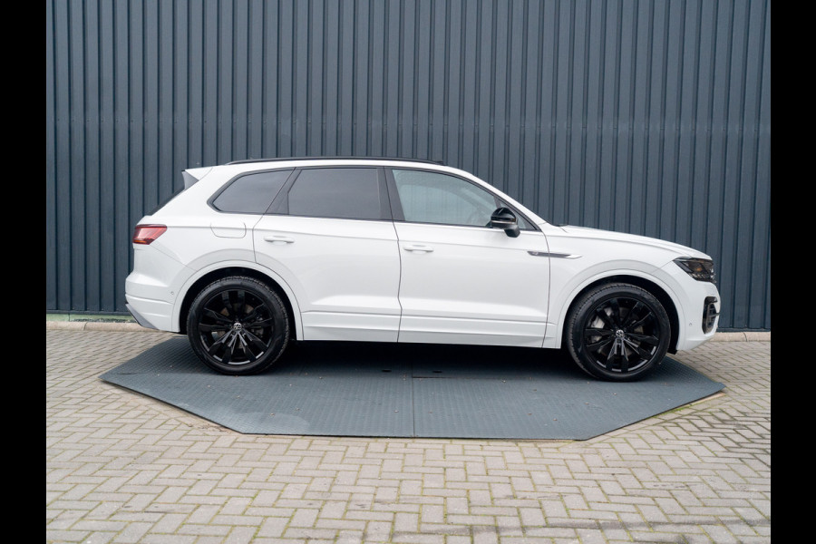Volkswagen Touareg 3.0 TSi 4MOTION R | Luchtvering | Panodak | Trekhaak | Stoelkoeling | 360 Camera | Black Style | Prijs Rijklaar!!