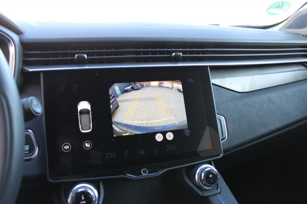 Lynk & Co 01 261PK Automaat Adaptieve Cruise Control / Elektrisch verstelbare voorstoelen / BLIS / Stoelverwarming / Climate Control / Parkeersensoren met 360 gradencamera / Regensensor