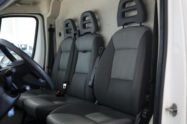 Peugeot Boxer 2.0 BlueHDI L3/H3 3 ZITS 163PK CAMERA NAVI AIRCO TREKHAAK IMPERIAAL LEASE V/A € 122,- p.m. INRUIL MOGELIJK