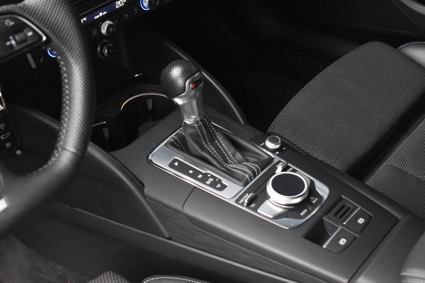 Audi A3 Sportback 35 TFSI S-Line | Orig. NL | 18'' Wielen | Stoelverwarming | 3X S-Line | DAB |