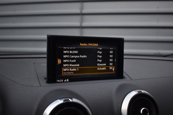 Audi A3 Sportback 35 TFSI S-Line | Orig. NL | 18'' Wielen | Stoelverwarming | 3X S-Line | DAB |