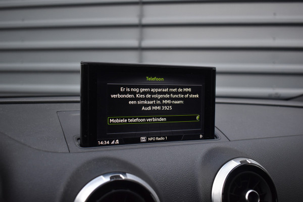 Audi A3 Sportback 35 TFSI S-Line | Orig. NL | 18'' Wielen | Stoelverwarming | 3X S-Line | DAB |