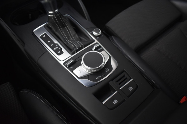 Audi A3 Sportback 35 TFSI S-Line | Orig. NL | 18'' Wielen | Stoelverwarming | 3X S-Line | DAB |