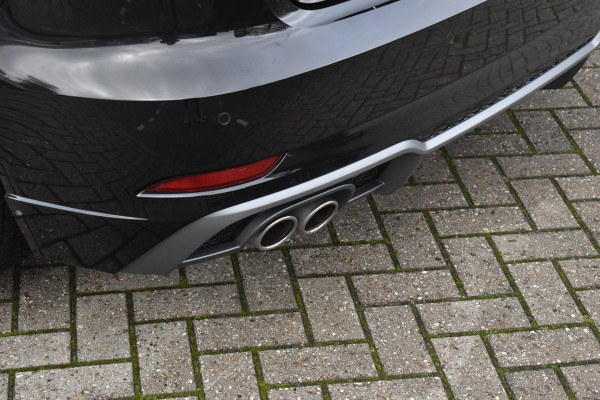 Audi A3 Sportback 35 TFSI S-Line | Orig. NL | 18'' Wielen | Stoelverwarming | 3X S-Line | DAB |