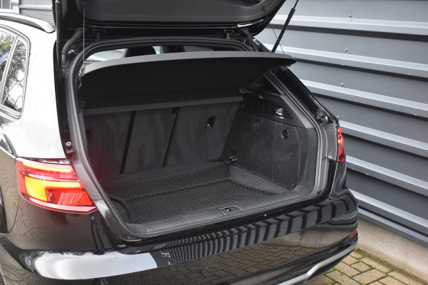 Audi A3 Sportback 35 TFSI S-Line | Orig. NL | 18'' Wielen | Stoelverwarming | 3X S-Line | DAB |