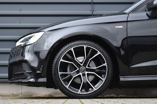 Audi A3 Sportback 35 TFSI S-Line | Orig. NL | 18'' Wielen | Stoelverwarming | 3X S-Line | DAB |