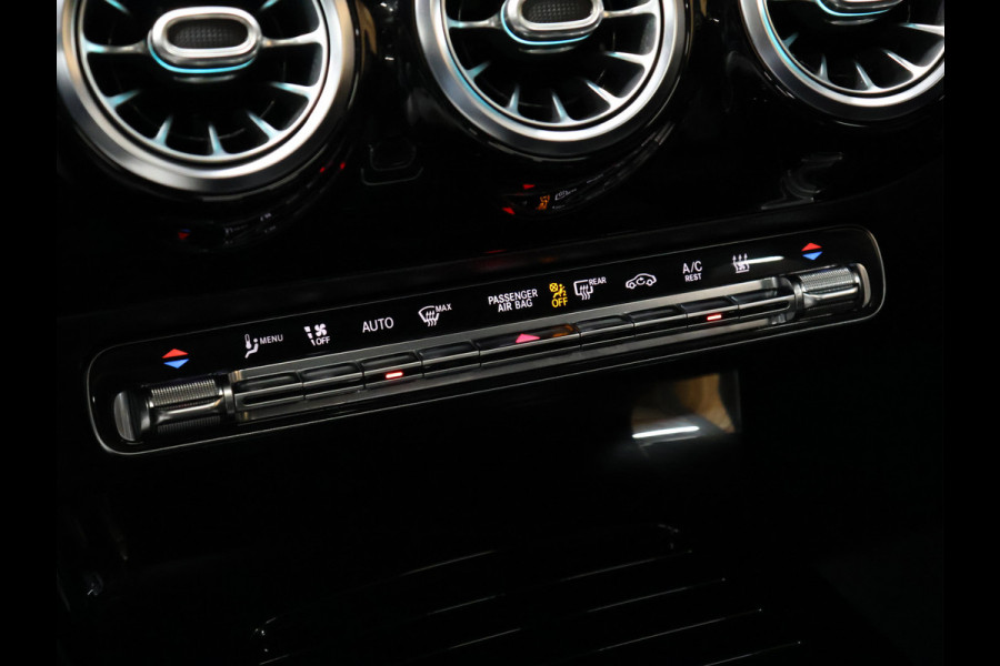 Mercedes-Benz A-Klasse 250 e AMG Limited *WEEKAANBIEIDNG* [SCHUIFKANTELDAK, SFEERVERLICHTING, CAMERA, PDC V+A, MEMORY SEATS, APPLE CARPLAY, ANDROID AUTO, CRUISE CONTROL, STOELVERWARMING, NIEUWSTAAT]