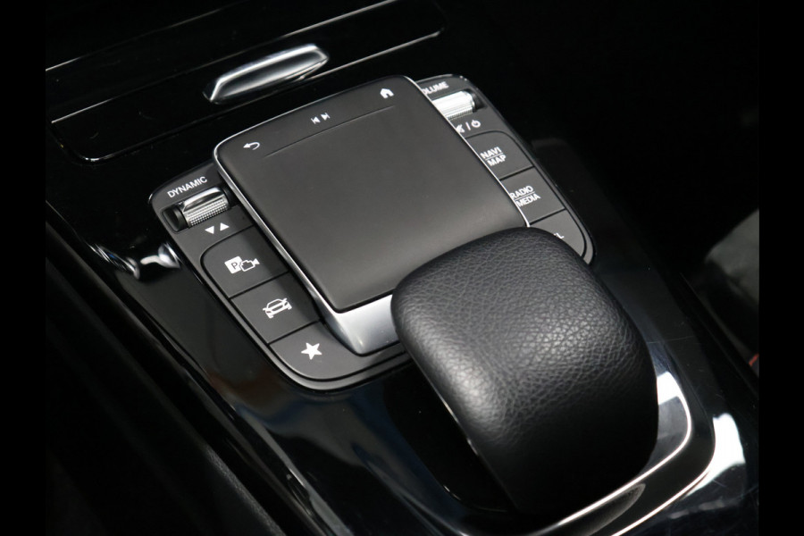 Mercedes-Benz A-Klasse 250 e AMG Limited *WEEKAANBIEIDNG* [SCHUIFKANTELDAK, SFEERVERLICHTING, CAMERA, PDC V+A, MEMORY SEATS, APPLE CARPLAY, ANDROID AUTO, CRUISE CONTROL, STOELVERWARMING, NIEUWSTAAT]