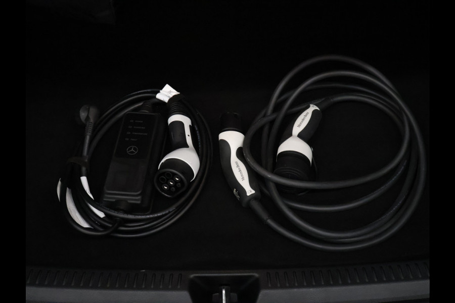 Mercedes-Benz A-Klasse 250 e AMG Limited *WEEKAANBIEIDNG* [SCHUIFKANTELDAK, SFEERVERLICHTING, CAMERA, PDC V+A, MEMORY SEATS, APPLE CARPLAY, ANDROID AUTO, CRUISE CONTROL, STOELVERWARMING, NIEUWSTAAT]