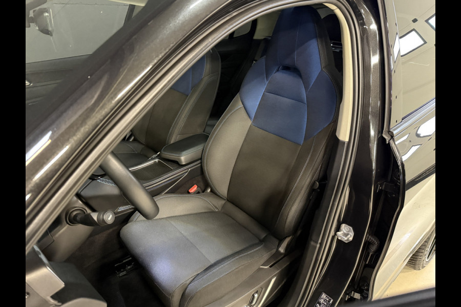 Lynk & Co 1.5 01 | Panoramadak | Apple Carplay | 360 Camera | Stoelverwarming Infinity | ACC