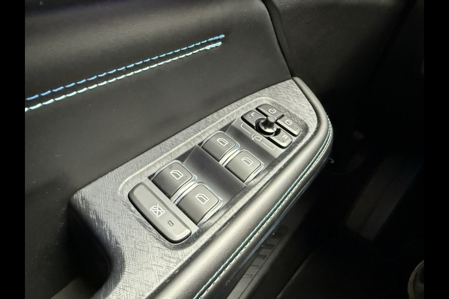 Lynk & Co 1.5 01 | Panoramadak | Apple Carplay | 360 Camera | Stoelverwarming Infinity | ACC