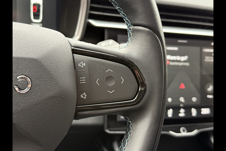 Lynk & Co 1.5 01 | Panoramadak | Apple Carplay | 360 Camera | Stoelverwarming Infinity | ACC