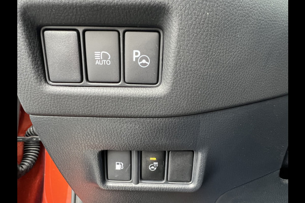 Toyota C-HR 2.0 Hybrid Launch Edition | Bi-Tone | Full Led | Leder | Stuur & Stoel verw. | Prijs Rijklaar!!