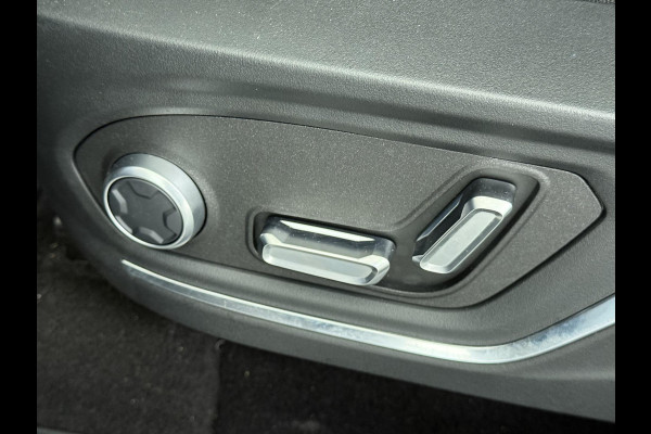 Lynk & Co 01 LYNK& CO 01 VAN: €30.900,- VOOR: €27.877,- UW EINDEJAARSVOORDEEL: €3.023,- | PHEV PLUG-IN HYBRIDE | COMPLETE AUTO / ZWARTE HEMEL | ELEKTRISCH PANORAMADAK | FULL OPTIONS | LYNK & CO GARANTIE T/M 4-2028 | RIJKLAAR GELEVERD | BTW VERREKENBAAR |