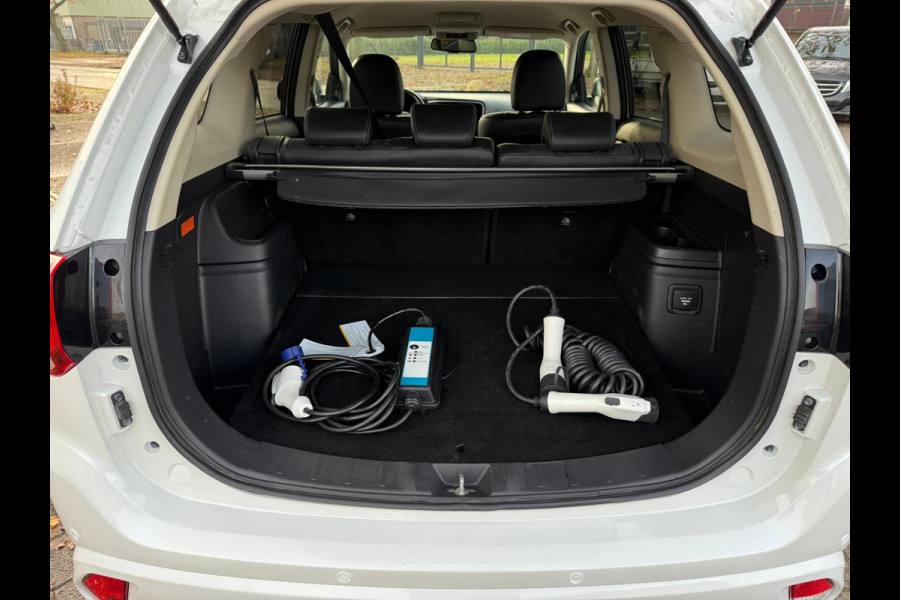 Mitsubishi Outlander 2.4 PHEV HYBRIDE 2020 230PK INTENSE+ SPORT ALCANTARA LEDER