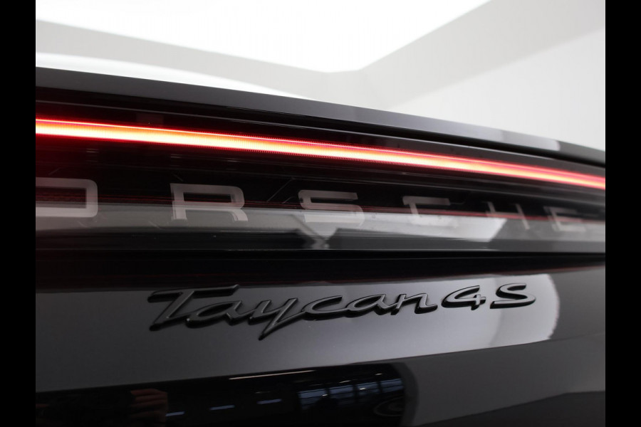 Porsche Taycan 4S 490 PK PERFORMANCE 84 KWH + SPORT CHRONO | ACHTERASBESTURING | 21 INCH | SPORTSTOELEN