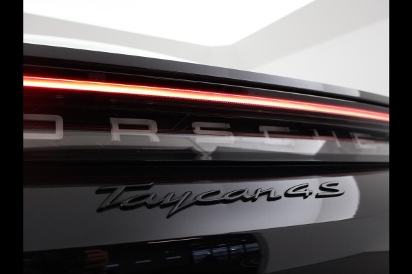 Porsche Taycan 4S 490 PK PERFORMANCE 84 KWH + SPORT CHRONO | ACHTERASBESTURING | 21 INCH | SPORTSTOELEN