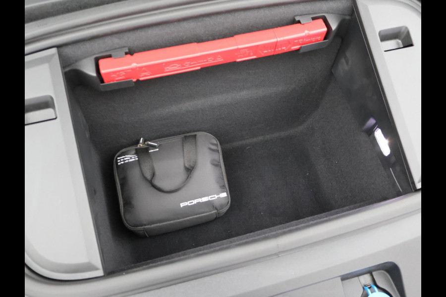 Porsche Taycan 4S 490 PK PERFORMANCE 84 KWH + SPORT CHRONO | ACHTERASBESTURING | 21 INCH | SPORTSTOELEN