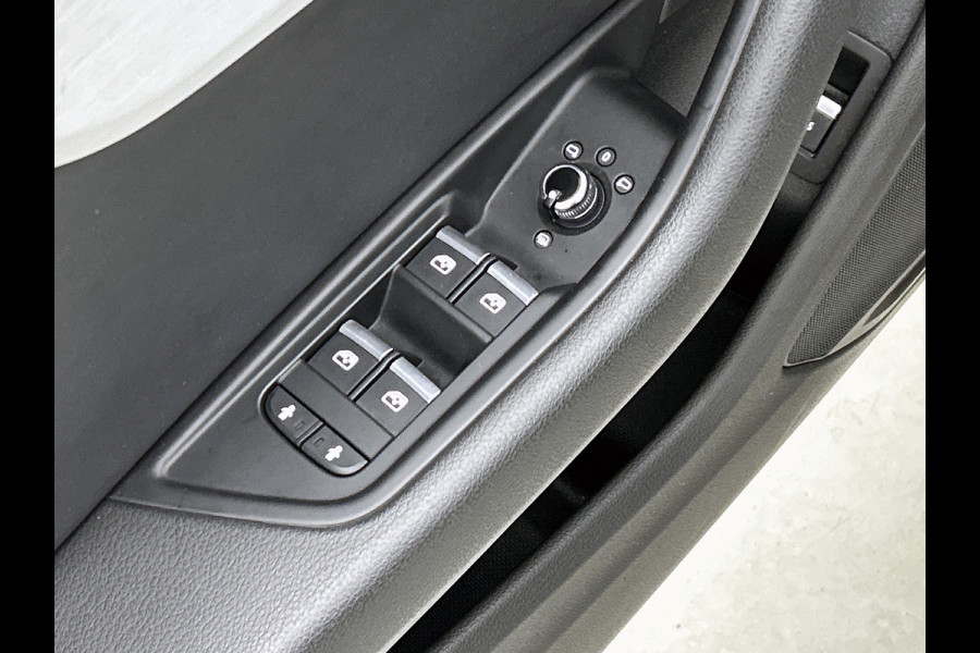 Audi A4 Limousine 1.4 TFSI Sport S line edition(NL-auto, Dealer OnderH, Navi, Parkeersensoren, Cruise Con, Climate Con, Etc)