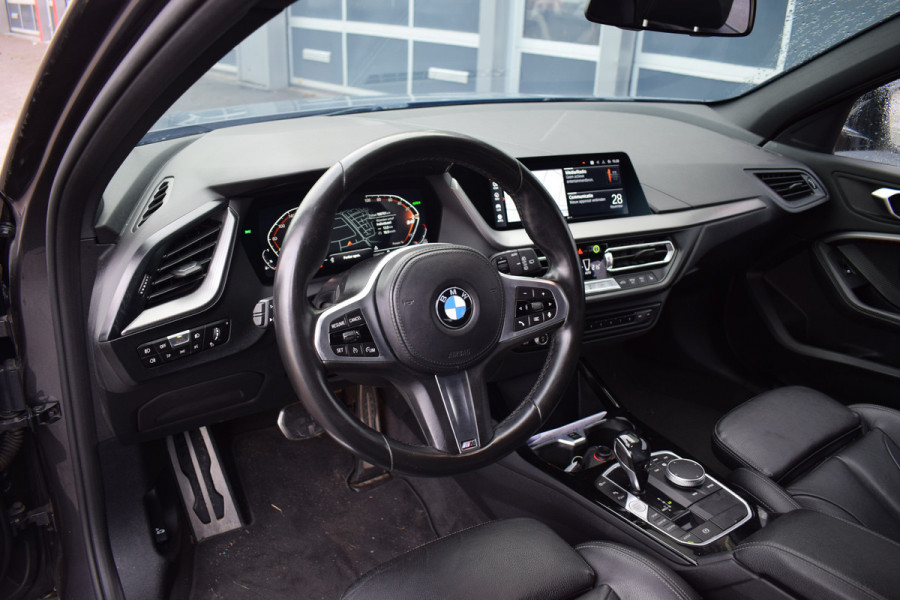 BMW 1-serie 118i Business Edition Plus | Apple CarPlay | Leer | Stoelverw. | 19” LM