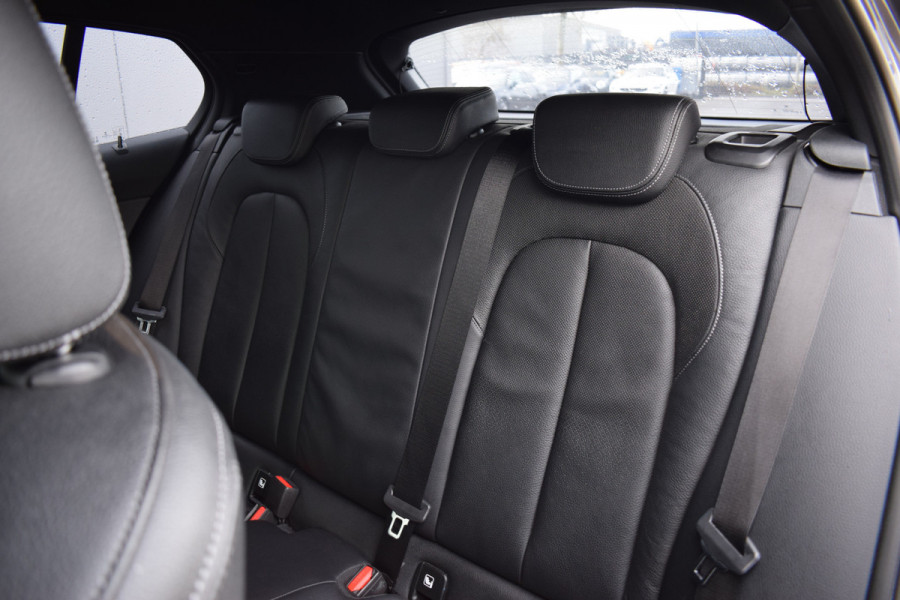 BMW 1-serie 118i Business Edition Plus | Apple CarPlay | Leer | Stoelverw. | 19” LM