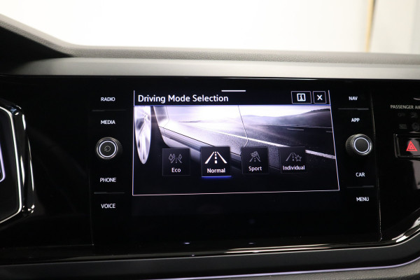 Volkswagen Taigo 1.0 TSI R-Line Edition 18'inch lmv Adaptive-Cruise Full-led 24 maanden garantie mogelijk (*vraag naar de voorwaarden)