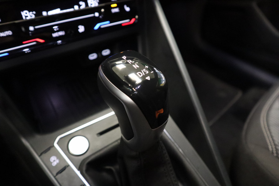 Volkswagen Taigo 1.0 TSI R-Line Edition 18'inch lmv Adaptive-Cruise Full-led 24 maanden garantie mogelijk (*vraag naar de voorwaarden)