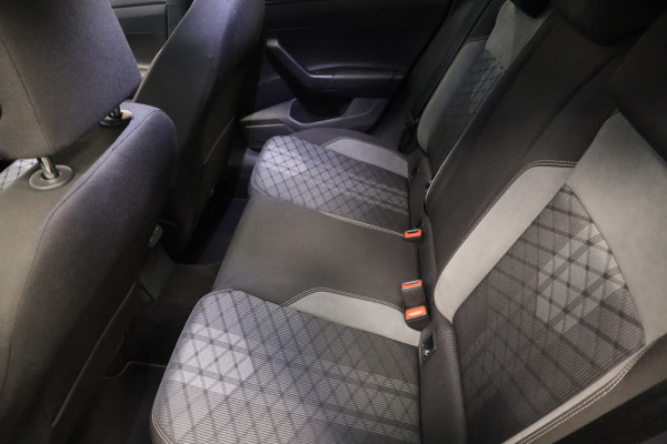 Volkswagen Taigo 1.0 TSI R-Line Edition 18'inch lmv Adaptive-Cruise Full-led 24 maanden garantie mogelijk (*vraag naar de voorwaarden)