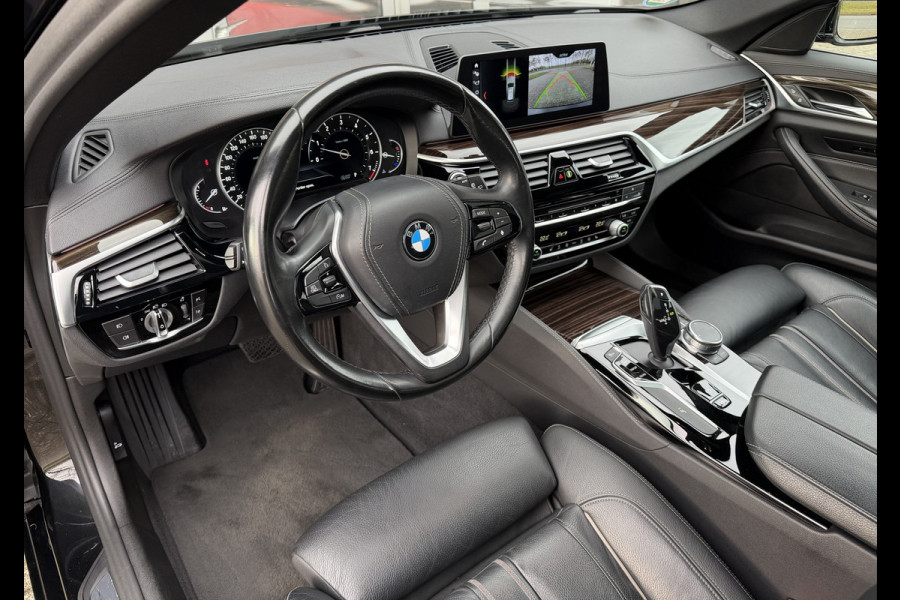 BMW 5 Serie Touring 520i High Executive Luxury Automaat / Pano dak / 18"LM / Leder / Camera