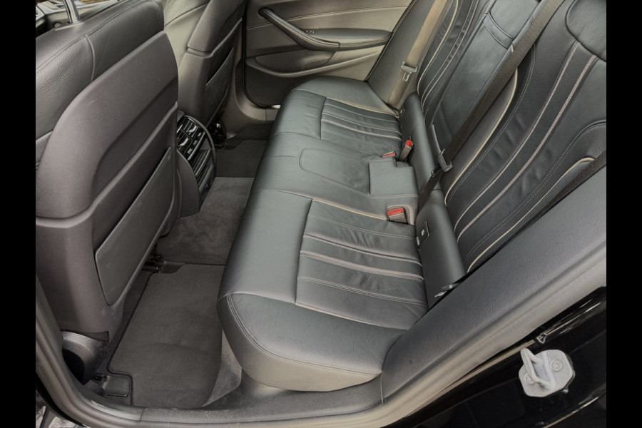 BMW 5 Serie Touring 520i High Executive Luxury Automaat / Pano dak / 18"LM / Leder / Camera