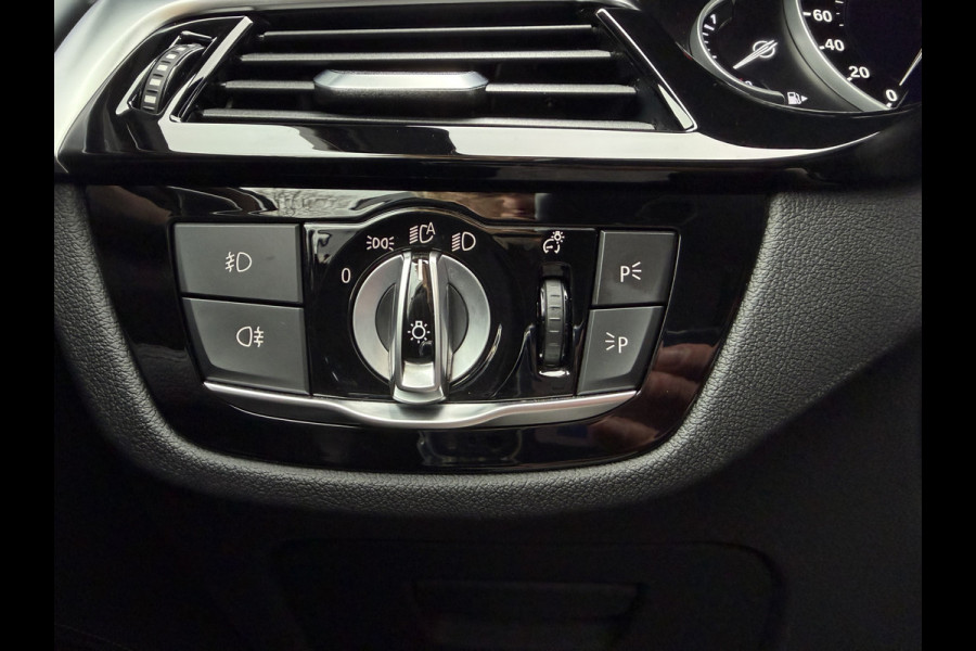 BMW 5 Serie Touring 520i High Executive Luxury Automaat / Pano dak / 18"LM / Leder / Camera