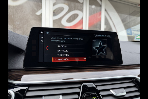 BMW 5 Serie Touring 520i High Executive Luxury Automaat / Pano dak / 18"LM / Leder / Camera