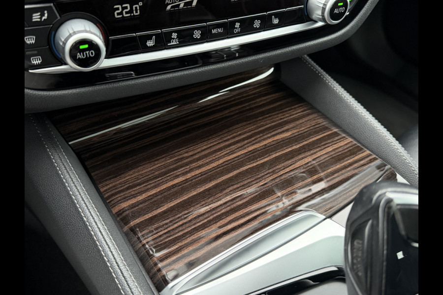 BMW 5 Serie Touring 520i High Executive Luxury Automaat / Pano dak / 18"LM / Leder / Camera