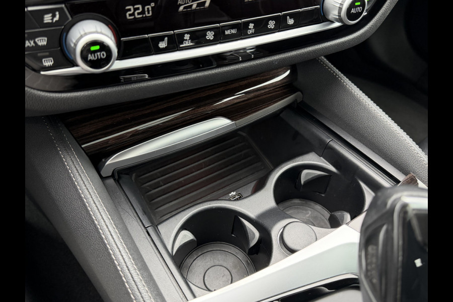 BMW 5 Serie Touring 520i High Executive Luxury Automaat / Pano dak / 18"LM / Leder / Camera