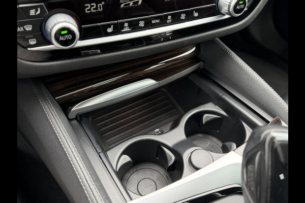 BMW 5 Serie Touring 520i High Executive Luxury Automaat / Pano dak / 18"LM / Leder / Camera