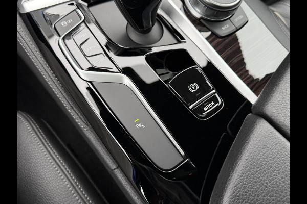 BMW 5 Serie Touring 520i High Executive Luxury Automaat / Pano dak / 18"LM / Leder / Camera