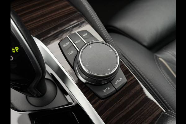 BMW 5 Serie Touring 520i High Executive Luxury Automaat / Pano dak / 18"LM / Leder / Camera