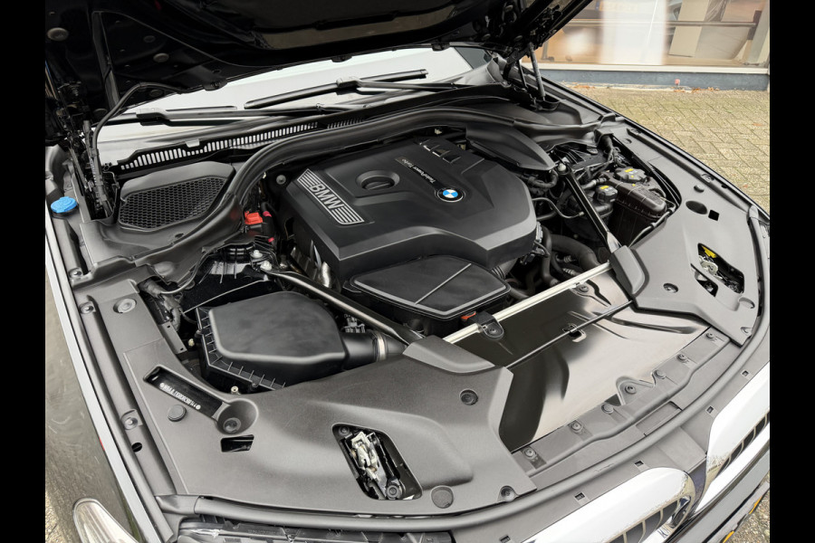 BMW 5 Serie Touring 520i High Executive Luxury Automaat / Pano dak / 18"LM / Leder / Camera
