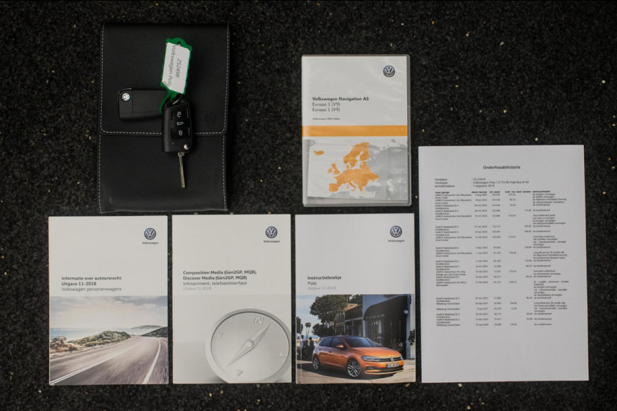 Volkswagen Polo 1.0 TSI Highline R-LINE 116PK ORG NL [ Panoramadak Sfeerverlichting Carplay Adaptive Cruise Parkeersensoren DAB ]