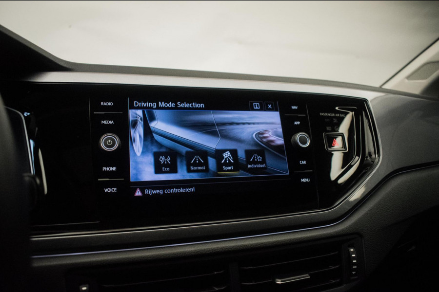 Volkswagen Polo 1.0 TSI Highline R-LINE 116PK ORG NL [ Panoramadak Sfeerverlichting Carplay Adaptive Cruise Parkeersensoren DAB ]