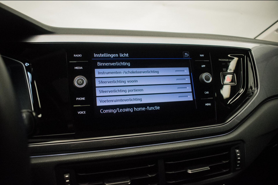 Volkswagen Polo 1.0 TSI Highline R-LINE 116PK ORG NL [ Panoramadak Sfeerverlichting Carplay Adaptive Cruise Parkeersensoren DAB ]