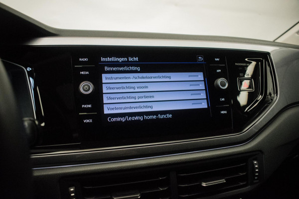 Volkswagen Polo 1.0 TSI Highline R-LINE 116PK ORG NL [ Panoramadak Sfeerverlichting Carplay Adaptive Cruise Parkeersensoren DAB ]