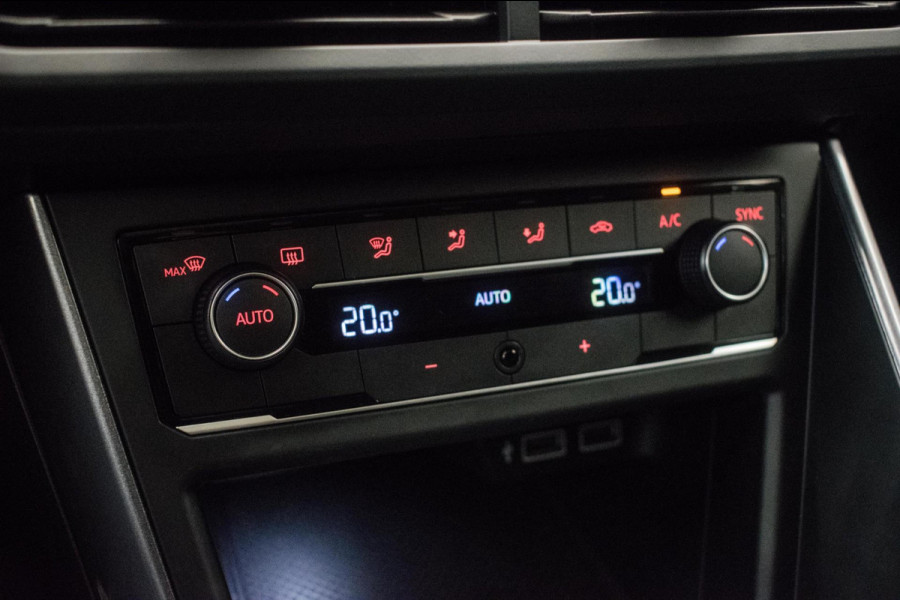 Volkswagen Polo 1.0 TSI Highline R-LINE 116PK ORG NL [ Panoramadak Sfeerverlichting Carplay Adaptive Cruise Parkeersensoren DAB ]