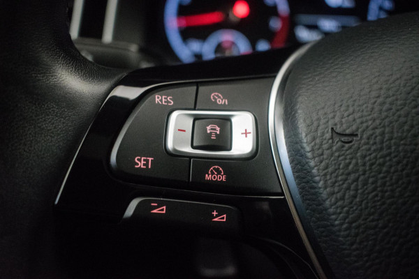 Volkswagen Polo 1.0 TSI Highline R-LINE 116PK ORG NL [ Panoramadak Sfeerverlichting Carplay Adaptive Cruise Parkeersensoren DAB ]