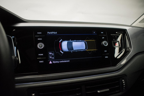 Volkswagen Polo 1.0 TSI Highline R-LINE 116PK ORG NL [ Panoramadak Sfeerverlichting Carplay Adaptive Cruise Parkeersensoren DAB ]
