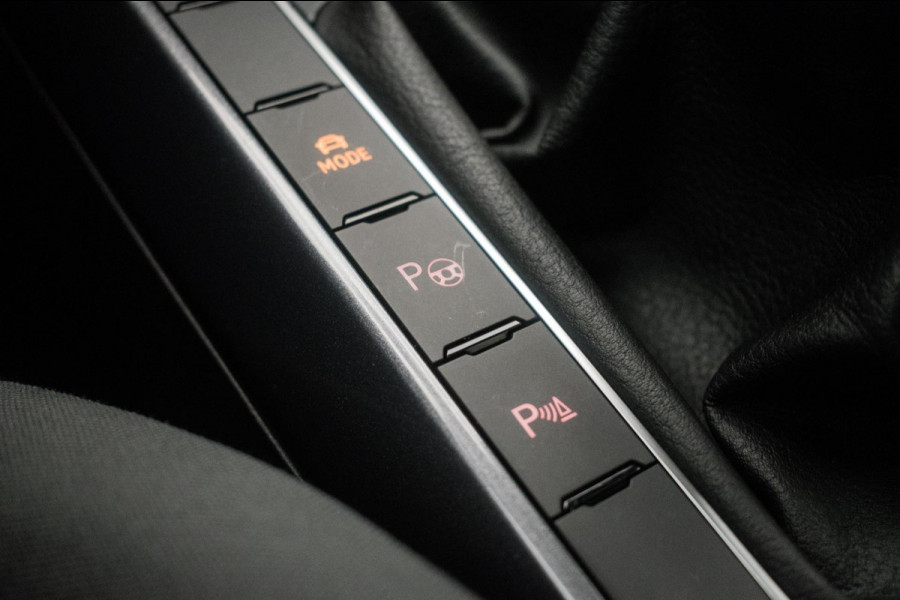 Volkswagen Polo 1.0 TSI Highline R-LINE 116PK ORG NL [ Panoramadak Sfeerverlichting Carplay Adaptive Cruise Parkeersensoren DAB ]