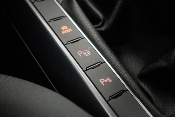 Volkswagen Polo 1.0 TSI Highline R-LINE 116PK ORG NL [ Panoramadak Sfeerverlichting Carplay Adaptive Cruise Parkeersensoren DAB ]